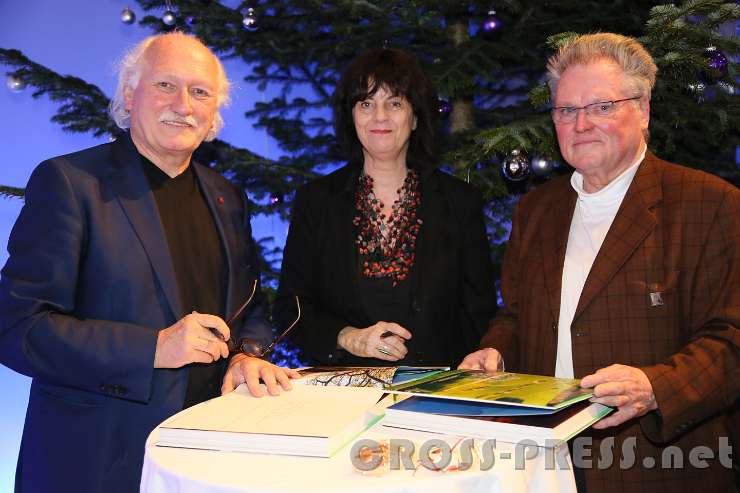 2016.12.12_21.35.03.JPG - Dr. Peter Bubenik (Historiker und Germanist) - auch ein Waidhofner - mit den beiden Buchautoren.