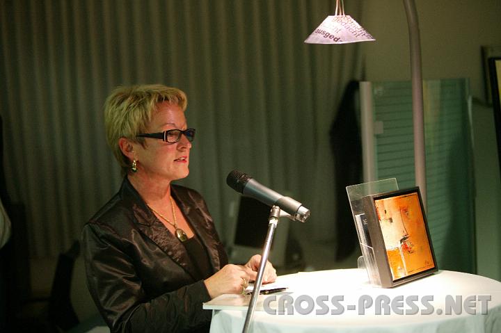 2008.11.14_20.50.48.JPG - Vizebrgermeisterin Brigitte Mayr als Moderatorin.