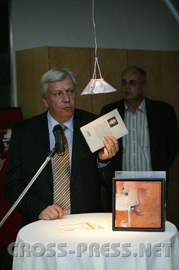 2008.11.14_21.07.16.JPG - LAbg. Mag. Johann Heuras: "Kunst ist Nahrung fr die Seele, sie mchte Botschaften vermitteln, nur mssten sich die Menschen Zeit nehmen, diese aufzuspren, sie anzunehmen."