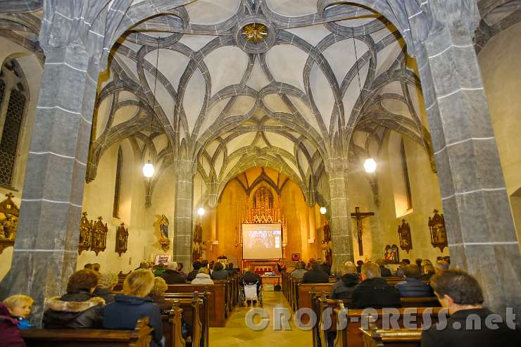 2015.11.07_18.39.15_p.JPG - Unter dern prächtigen Schlingrippengewölbe wird dessen 500-jähriges Bestehen gefeiert.