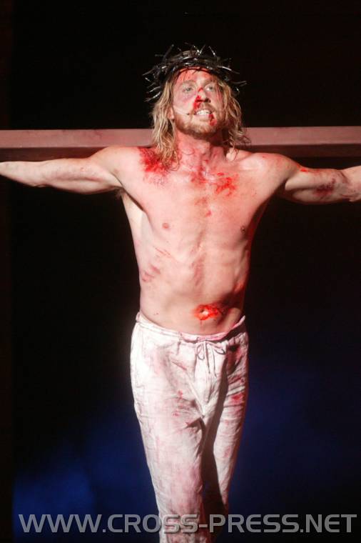 05.07.20_110 Jesus trgt das Kreuz.