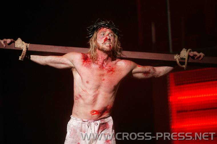 05.07.20_113 Jesus trgt das Kreuz.