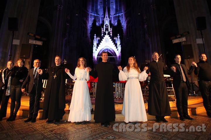 2013.03.17_21.59.04_01_c.jpg - "Die Priester" bringen einen unverwechselbaren Stil in die auf ihre Weise interpretierten Popsongs: ungewöhnlich, überraschend und erquickend für die Seele.