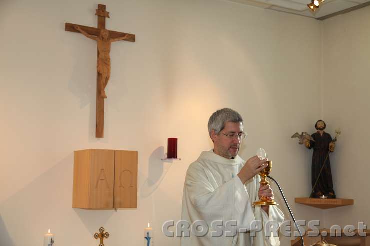 2013.12.08_11.40.01.jpg - Agnus Dei.   Brot des Lebens, Christus selbst, aus Liebe gebrochen zu unserem Heil.