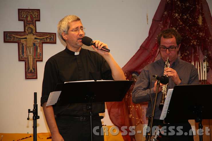 2013.12.08_17.28.21.jpg - Andreas Schätzle, der musikalische Programmdirektor, und der junge Oboist Martin Rabl.