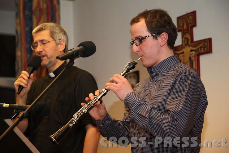 2013.12.08_18.21.07.jpg - Martin Rabl (Oboe) und Andreas Schätzle (Gesang).