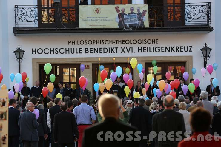 2014.04.30_18.55.17.jpg - PHILOSOPHISCH-THEOLOGISCHE LuftBallons  ;)