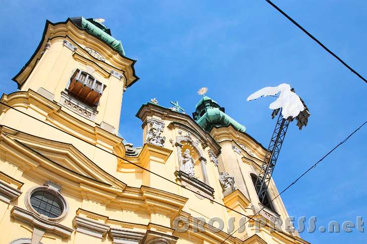 2016.07.08_16.23.01.JPG - Die Nike alias Engel über der Ursulinenkirche. Ein Zeichen des Sieges des Heidentums über das Christentum ?