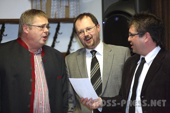 2010.01.08_21.25.00_01.jpg - Abschlieend wurde natrlich wieder die Ertler Hymne gesungen.