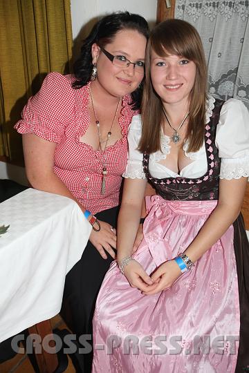 2009.09.26_21.05.26_01.jpg - Simone Losbichler und Kathrin Sperl.