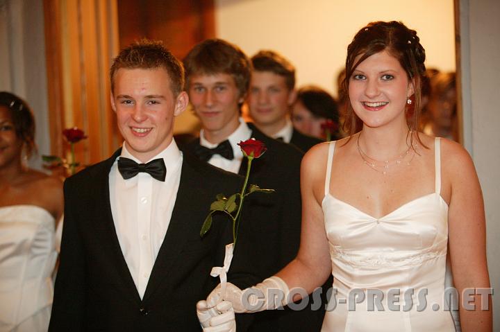 2007.09.22_20.42.17.JPG - Feierliche Ballerffnung mit der Fledermausquadrille.  Tanzpaar Tobias Leitner und Melanie Kurz.