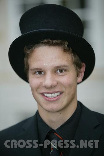 2008.06.13_18.07.02.JPG - Glcklicher Maturant.