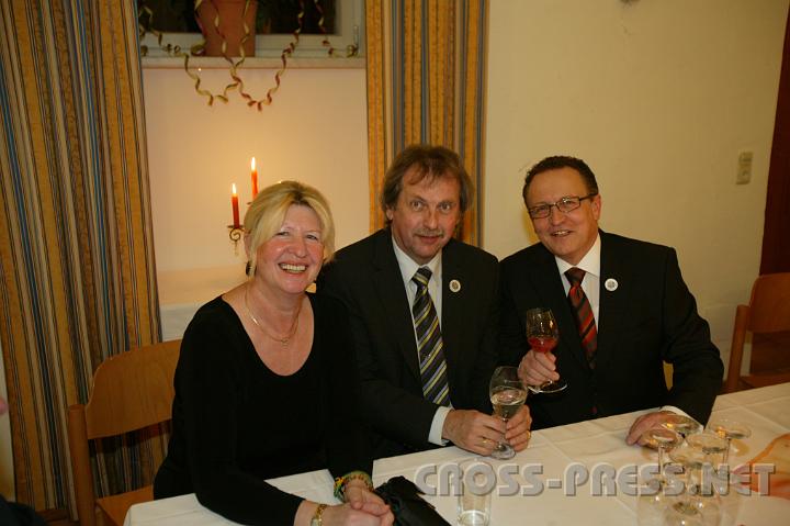 2009.02.07_21.23.49.jpg - Ehrengäste, v.l.n.r.: Hermine Sagmeister mit Gatten Otto, Vizebgm. und VS-Direktor; sowie der geschäftsf. GR Alois Schagerl.