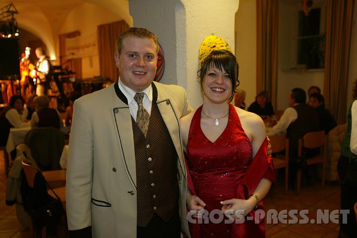 2009.02.07_21.34.45.jpg - Ballknig Johann Latzelsberger mit seiner Knigin Bettina Marquart.