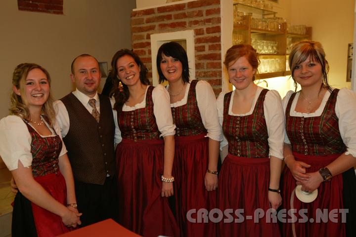 2009.02.07_20.42.36.jpg - Eine besonders fesche und gastfreundliche Runde am Empfang: v.l.n.r.: Petra Wolf, Johannes Hirtenlehner, Elisabetz Rohrhofer, Julia Gelbenegger, Sabine Kaltenbck und Karin Kern.