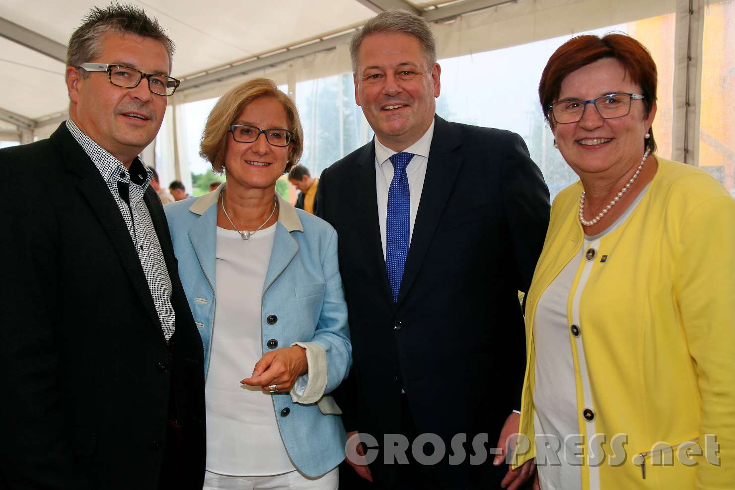 2017.07.24_18.34.35_01_c.jpg - Spatenstich Westspange, Hochwasserschutz Seitenstetten (v.l.n.r.): Bgm. Josef Forster, Landeshauptfrau Johanna Mikl-Leitner, BM Andrä Rupprechter und LAbg. Michaela Hinterholzer.