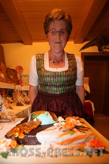 2009.10.17_22.20.37.jpg - Frau Maria Hofer ist gebrtig aus St. Michael und eine wahre Tortenknstlerin.