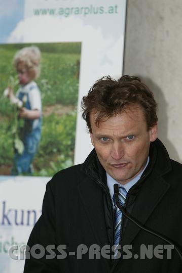 2008-02-23_11.38.42.JPG - Obmann der Bioenergie N Ing. Christan Mayerhoifer.