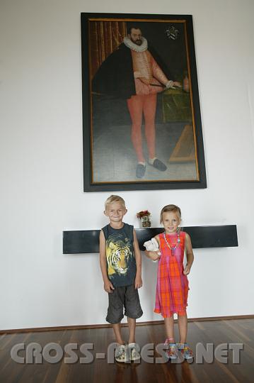 2008.09.06_14.01.12.JPG - Htte sich der altehrwrdige Schlossherr im 16 Jh. vorstellen knnen, wie cool die Kids im 21. sein werden ?  ;)