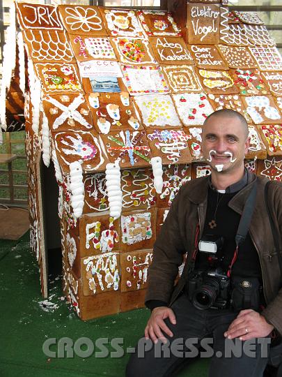 2008.11.30_15.05.18.JPG - Wenn schon Glatzkopf, dann zumindest ein Bart aus Zuckerguss fr den Fotografen...