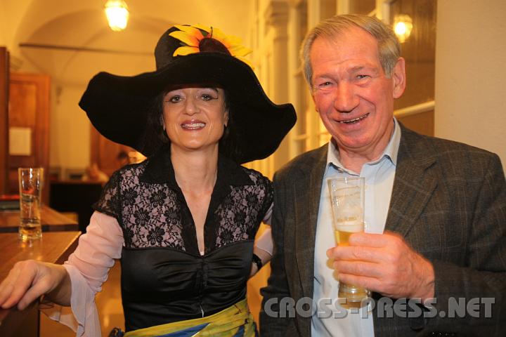 2009.02.21_20.49.38.jpg - Gertrude Stckinger mit Schwiegerpapa in spe Alois Polt.