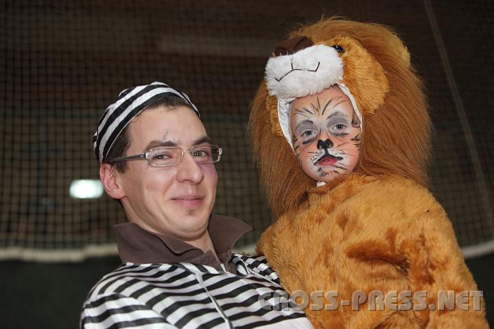 2009.02.22_15.03.41_01.jpg - "Sträfling" Johannes Aigner mit "Löwensohn" Florian.
