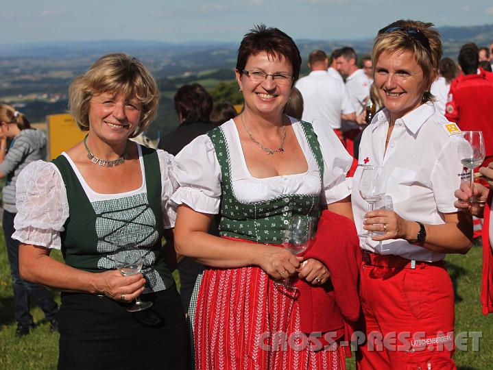 2009.07.19_17.28.45.jpg - Gegengipfel der Brgermeister-Gattinnen. ;)  V.l.n.r.: Johanna Panstingl, Ulli Kirchweger und Kathrin Latschenberger.