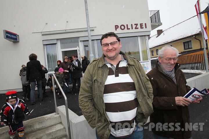 2010.03.12_15.26.55.jpg - "Promihftling" Kammerhofer in Freiheit. Er ist sicher nicht der Einzige, der sich einen Tag der offenen Tr bei der Polizei fters wnschen wrde.  :)