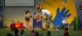 06.11.05_271 Zauberspa mit Zauberclown Poppo. Die kleine Assistentin ist keine Profi-Zauberin, sondern eine Freiwillige aus dem Publikum.  http://poppo.at