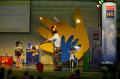 06.11.05_275 Zauberspa mit Zauberclown Poppo. Die kleine Assistentin ist keine Profi-Zauberin, sondern eine Freiwillige aus dem Publikum.  http://poppo.at
