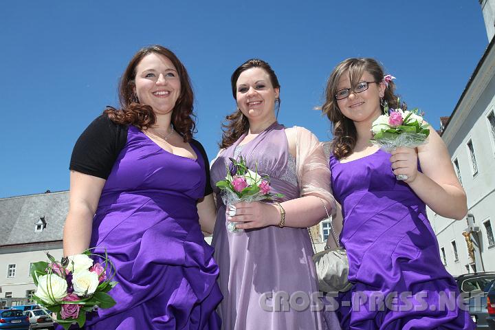 2010.06.05_14.03.03.jpg - Clara und Charlotte mit Caros Trauzeugin Silvia