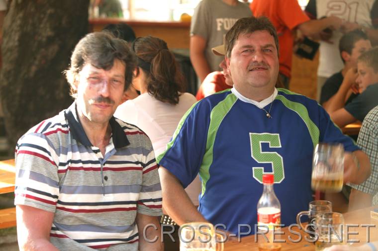 06.06.17_005 Es gibt verschiedenste Sportarten. Fr manche ist es das Bierkrglstemmen.  ;)