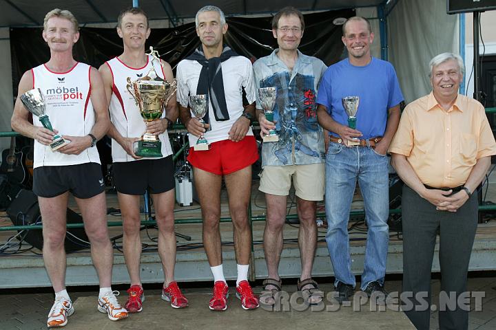 2008.06.21_19.56.15.JPG - Sieger der Ortsmeisterschaft (v.l.n.r.): Franz Brenn, Andreas Prokosch, Herbert Hochwallner, Johann Brandner, Dietmar Hausberger mit Gratulanten Labg. BM Johann Heuras.