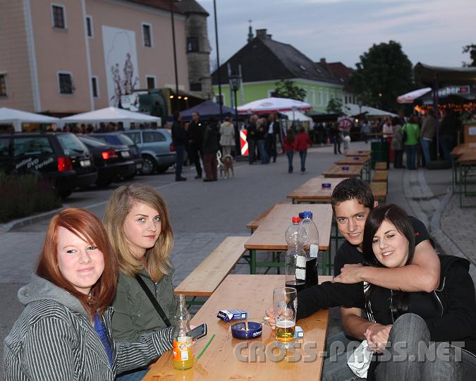 2009.06.20_21.05.23.jpg - Einige Jugendliche trotzen der herrschenden "Juni-Klte".