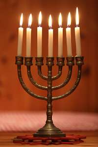 2017.12.12_22.10.03 Leuchtende Menorah zum Chanukah Fest